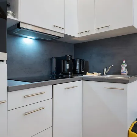 Junge 1 Apartment Lohe-Rickelshof