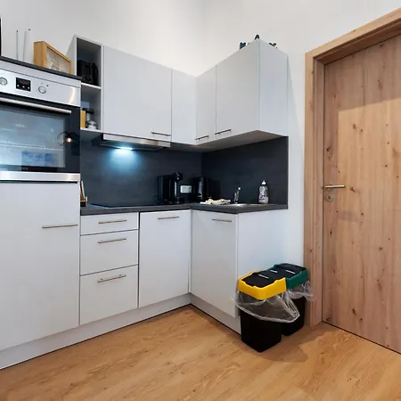 Junge 1 Apartment Lohe-Rickelshof